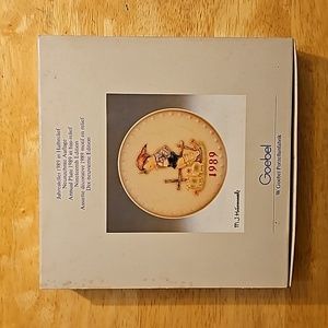 Jahresteller 1989 in Halbrelief Farm Boy 7 1/2 inches by Goebel